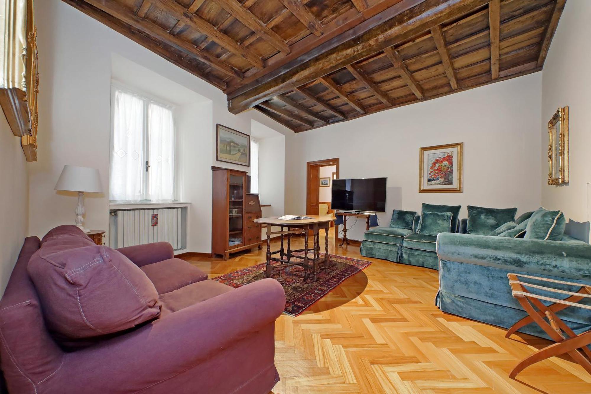 Leutari Apartment *