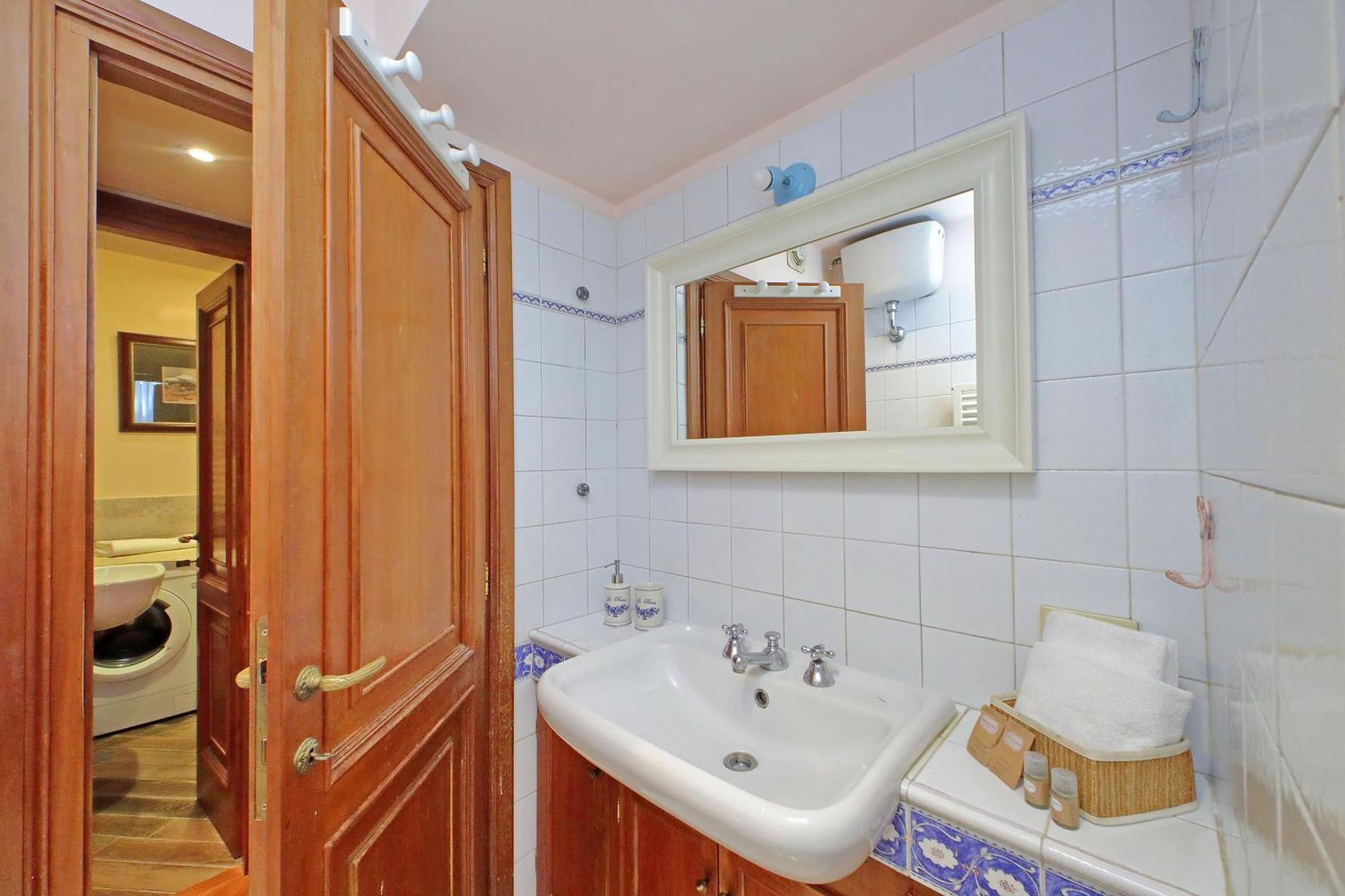 Leutari Apartment *